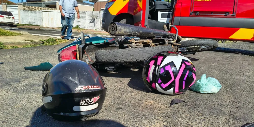 O piloto da moto saiu do acidente com uma fratura do fêmur, já o passageiro não se feriu