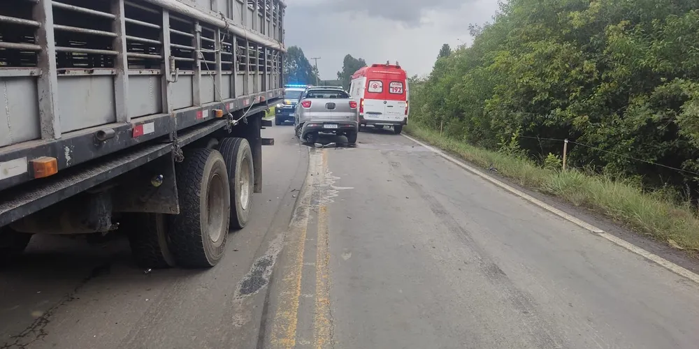 Os motoristas dos caminhões, de 63 e 54 anos, saíram ilesos