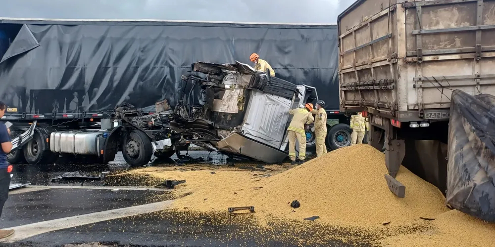 A Polícia Rodoviária Federal (PRF) foi acionada e segue em deslocamento para atender a ocorrência