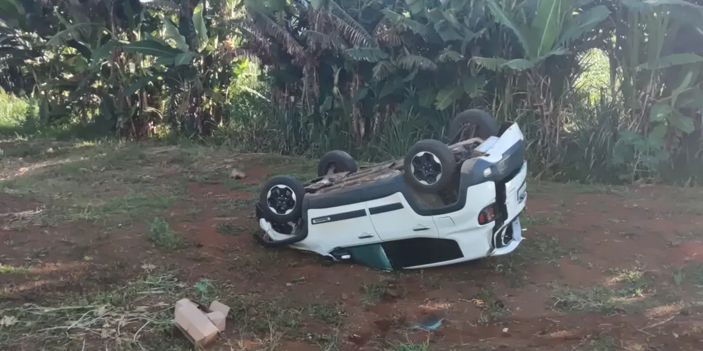 O carro trafegava no sentido Wenceslau Braz-Arapoti quando acabou se envolvendo em um acidente