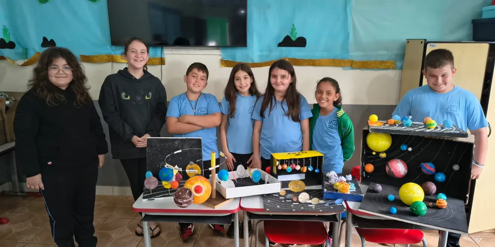 Os alunos se esforçaram na confecção de suas réplicas e apresentaram os resultados aos colegas