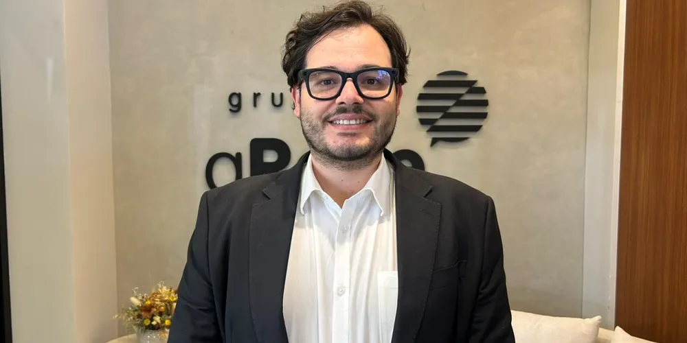 Fundador da agência de marketing Bons de Briga, Guilherme Dias