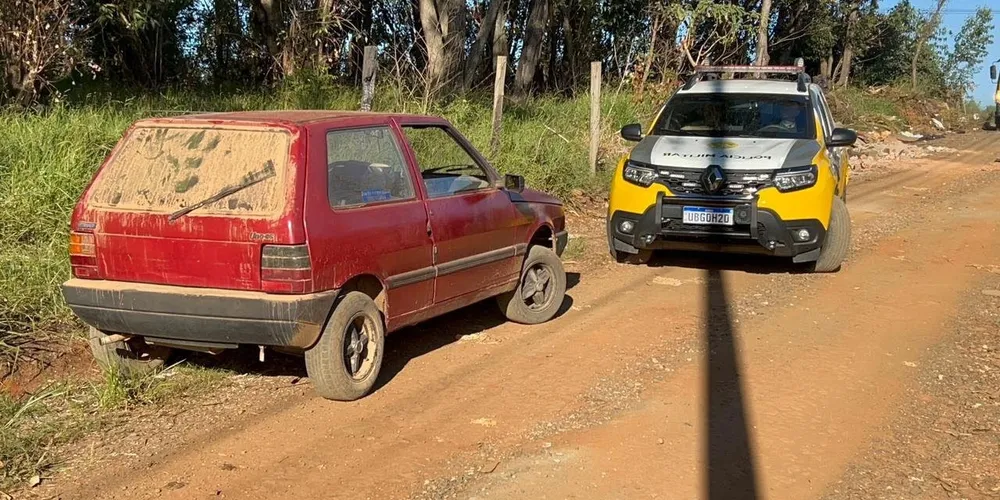 O Fiat Uno foi encaminhado à 13ª Subdivisão Policial