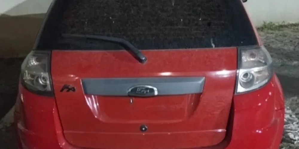 Os policiais receberam informação via rádio sobre um Ford Ka que transitava pela Avenida Visconde de Mauá