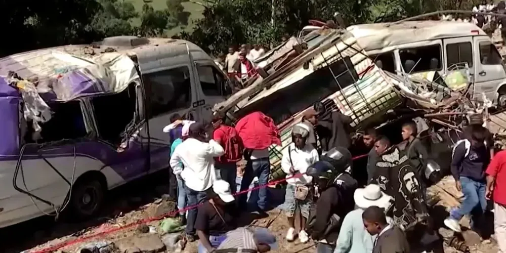 Ataque com explosivos na Colômbia deixa ao menos 13 mortos