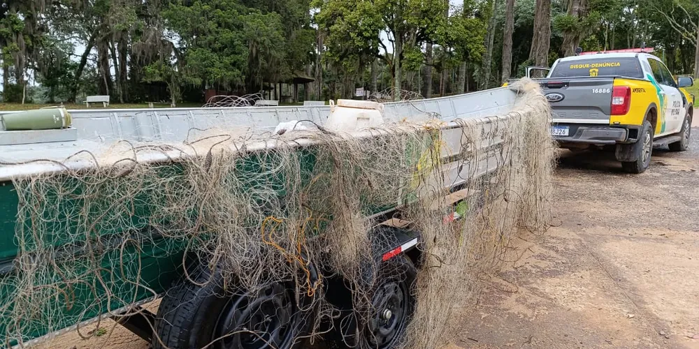 Durante a ação, equipes abordaram pessoas que estavam em acampamentos às margens da represa