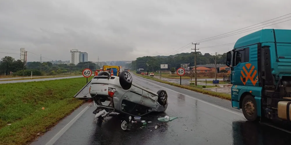 A pista no sentido Curitiba x Ponta Grossa ficou parcialmente interditada por cerca de duas horas