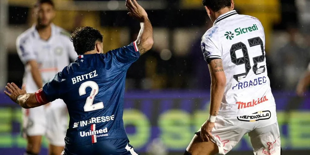 Atacante Pablo, em jogo pela Série B