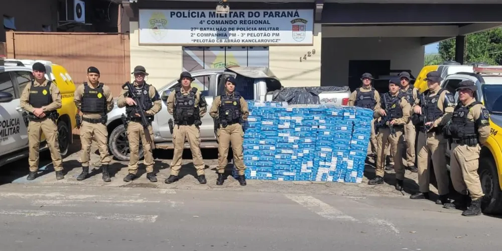 Na vistoria do veículo, foram encontrados 2.490 maços de cigarros de origem estrangeira