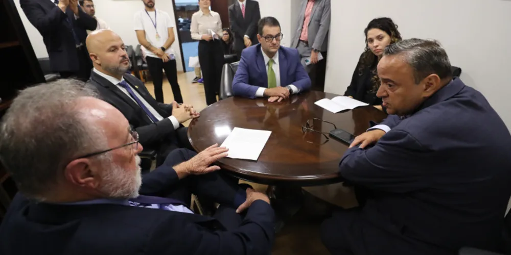 Deputada Ana Júlia (PT) assume a presidência e Hussein Bakri (PSD) fica responsável pela relatoria da proposta