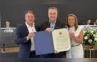 Gerson Nunes entrega Título de Cidadão Honorário de Sengés ao deputado Beto Preto
