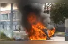 Carro elétrico pega fogo e fecha acesso à BR-277 em Curitiba