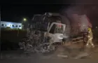 Acidente entre caminhões causa incêndio na BR-376 em Ponta Grossa