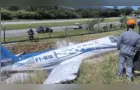 Avião sai da pista de aeroporto em Jundiaí e bate em barranco