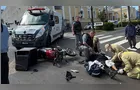 Acidente entre van da Polícia e moto deixa homem com fratura no fêmur