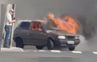 Carro pega fogo no bairro Estrela, em Ponta Grossa