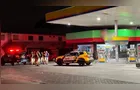 Homem é morto a tiros ao aguardar a esposa em posto de combustíveis no PR