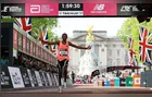 Queniano se torna primeiro atleta a correr maratona em menos de 2 horas