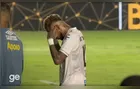 Coceira ou sinal para torcida? Gesto de Neymar após derrota do Santos causa polêmica
