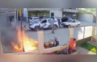 Homem coloca fogo na própria moto e fere mãe durante abordagem da Polícia Militar