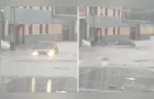 Carro fica submerso em alagamento no bairro Uvaranas, em Ponta Grossa