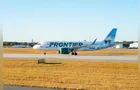 Avião atropela pedestre na hora da decolagem e voo é cancelado nos EUA
