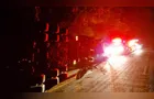Motorista fica ferido em tombamento de caminhão na PR-090 em Piraí do Sul