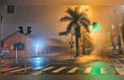 Durante madrugada, homem deixa carro estacionado em via pública e veículo é furtado