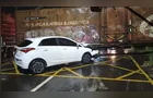Carro e trem colidem na Avenida Monteiro Lobato no Jardim Carvalho em PG
