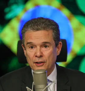 Ministro André de Paula