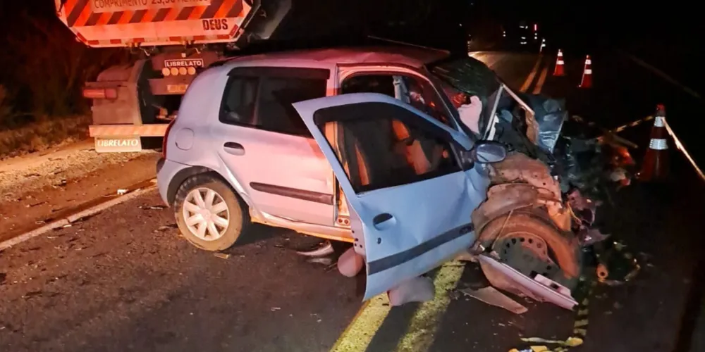 O motorista do Renault Clio morreu no local