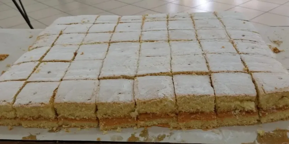 Este ano em um dos pedaços estará uma aliança escondida que, quem encontrar, terá o direito de retirar o outro par
