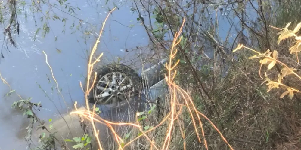 O carro do homem, um Renault Fluence Cinza, foi encontrado por moradores da região da estrada José Kalinosk