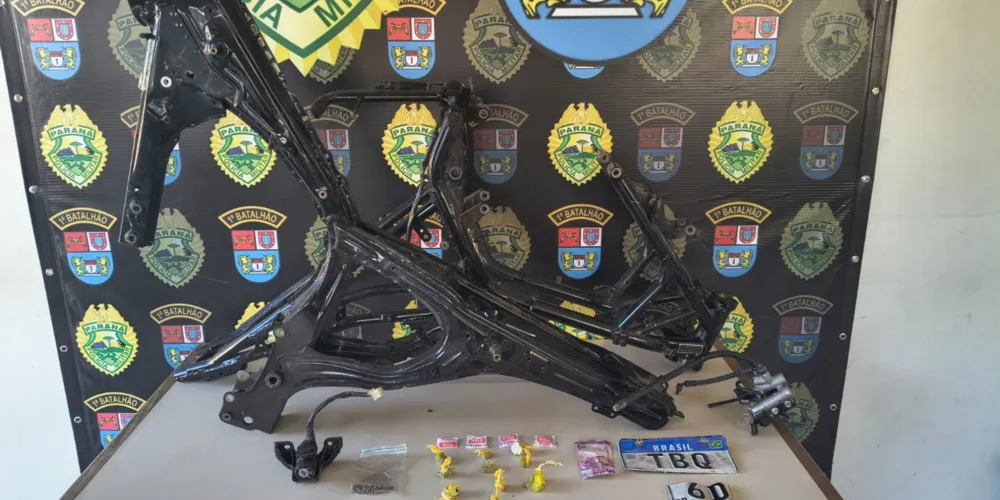 A Polícia Militar apreendeu 4,4 gramas de cocaína e 22 gramas de maconha
