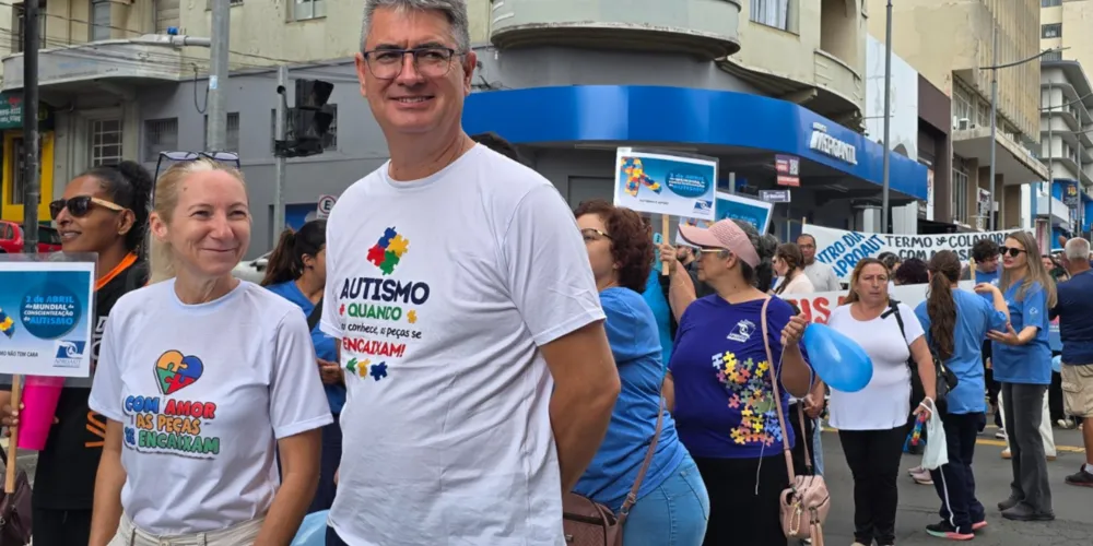 Julio Kuller participa de manifestação sobre a conscientização do autismo em PG