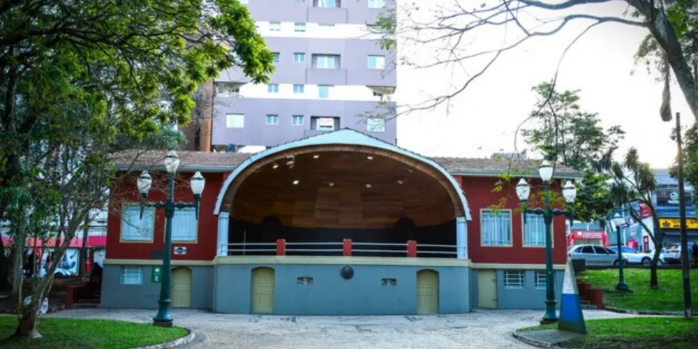 A primeira edição da Feira Barão Turismo & Arte ocorre na Praça Barão do Rio Branco