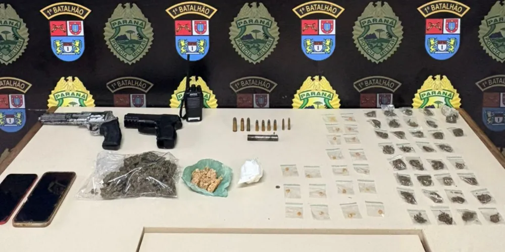 Ao todo, foram apreendidos 66 gramas de cocaína, 266 gramas de maconha divididas em 22 porções, 58 gramas de crack separadas em 21 porções