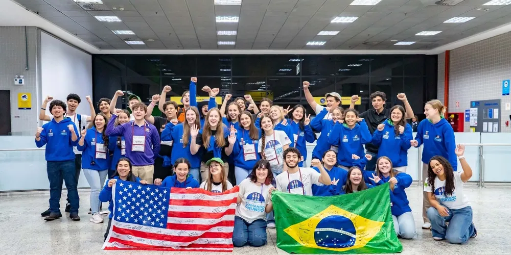 A chegada dos alunos ao Aeroporto Internacional Afonso Pena foi marcada por reencontros emocionantes