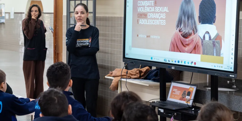 Os estudantes receberam orientações sobre formas de prevenção, canais de denúncia e o papel da escola e da família
