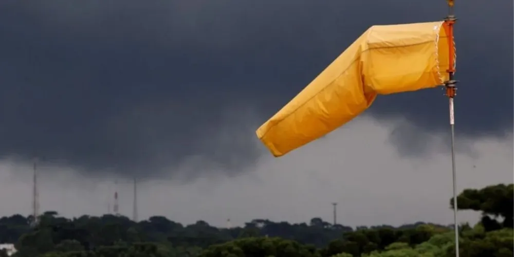 O cenário meteorológico é influenciado pela formação de um ciclone extratropical