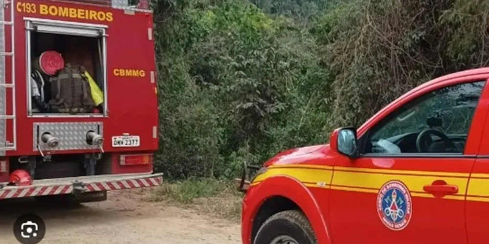 Quando as equipes chegaram ao local, as chamas já haviam sido controladas por moradores vizinhos