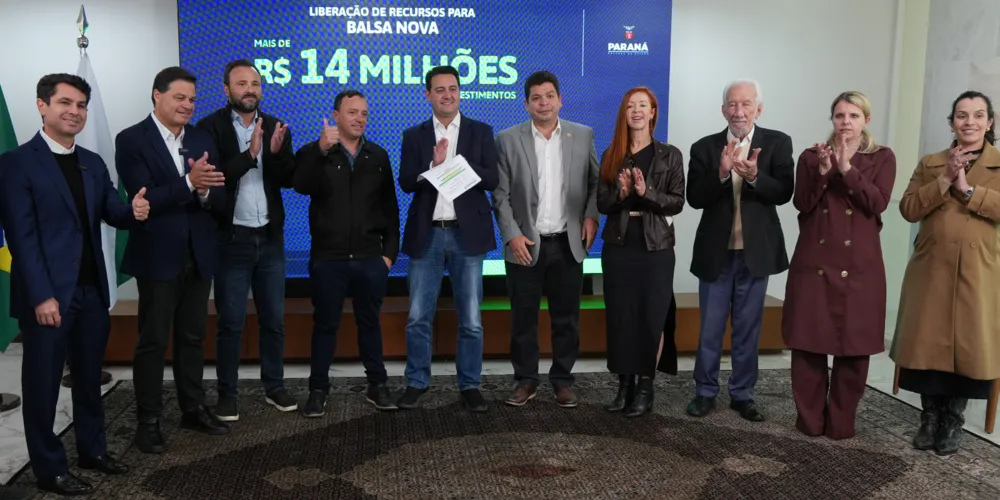 Prefeito Clever Poletto, o governador Ratinho Junior e demais lideranças estiveram reunidas nessa segunda-feira (25)