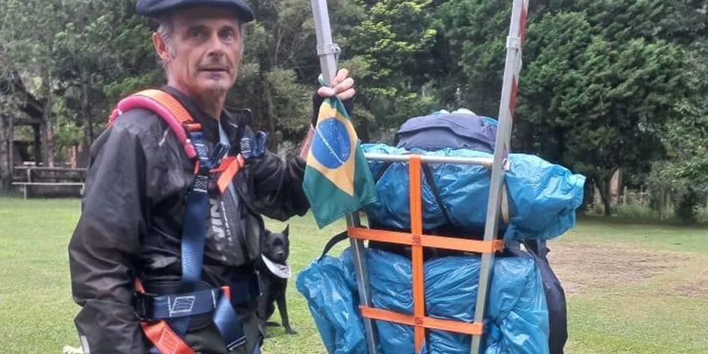 Francês que percorre os Caminhos do Peabiru passa por Curitiba após 50 dias do início de sua jornada