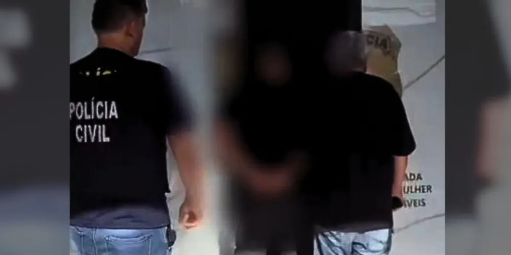 Homem foi levado à unidade policial e responderá por tentativa de feminicídio em Manaus, no Amazona