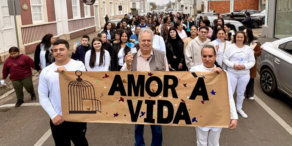 Caminhada reuniu cerca de 250 pessoas nessa quinta-feira (28)