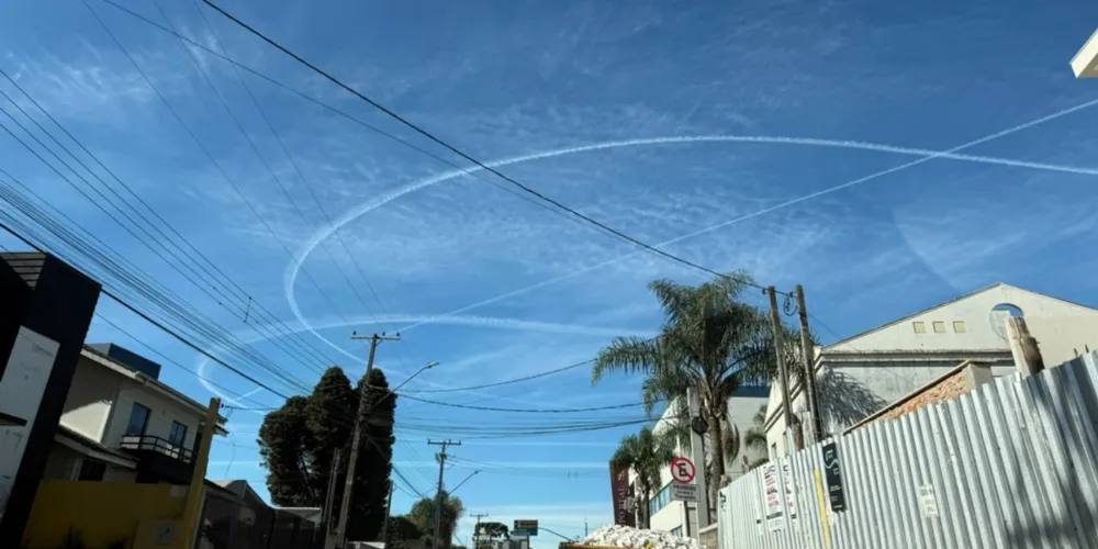 Aviões "desenharam" círculos no céu em Guarapuava