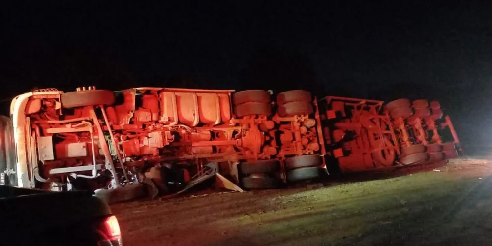 Veículo tombou no km 307