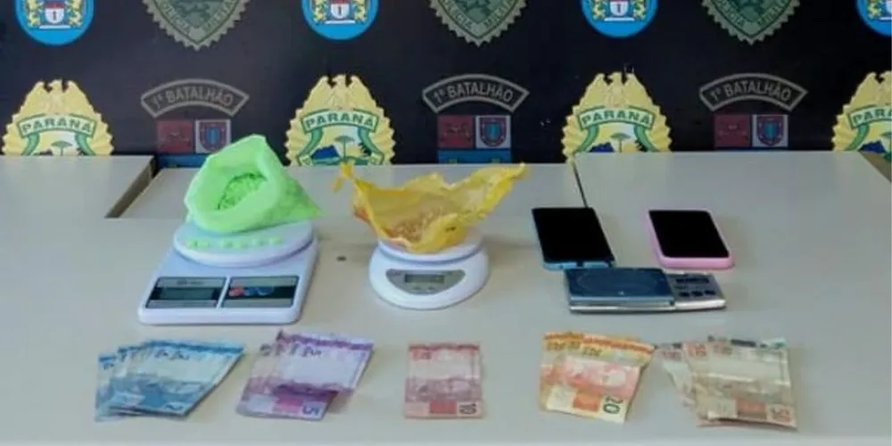 Foram apreendidos 25 gramas de crack e 179 gramas de droga sintética