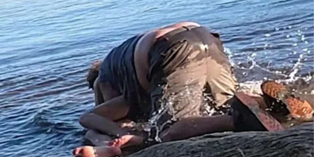Imagens registradas por terceiros mostram a violência contra o jovem