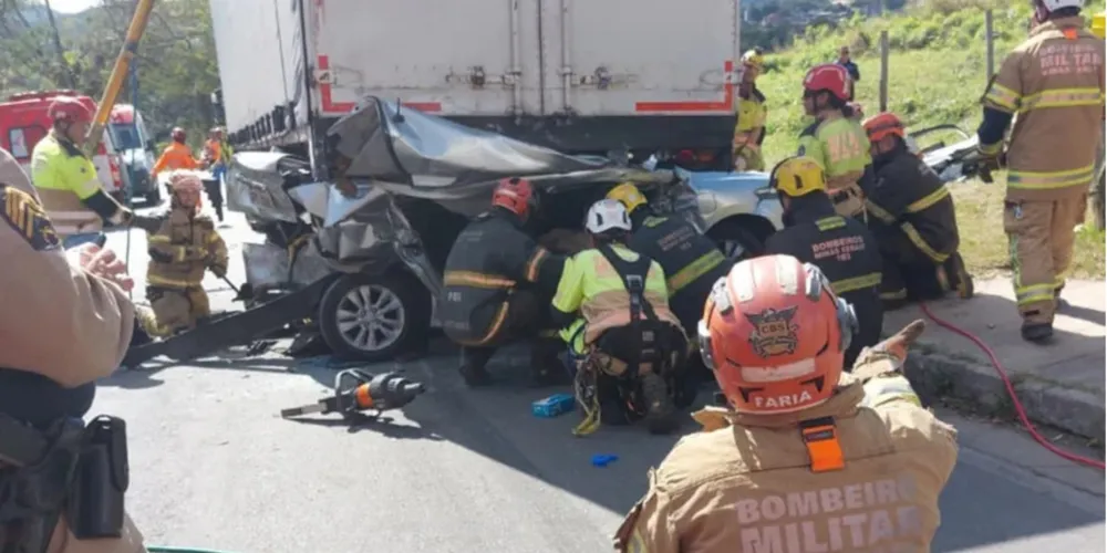 Cinco guarnições do Corpo de Bombeiros atuaram na ocorrência